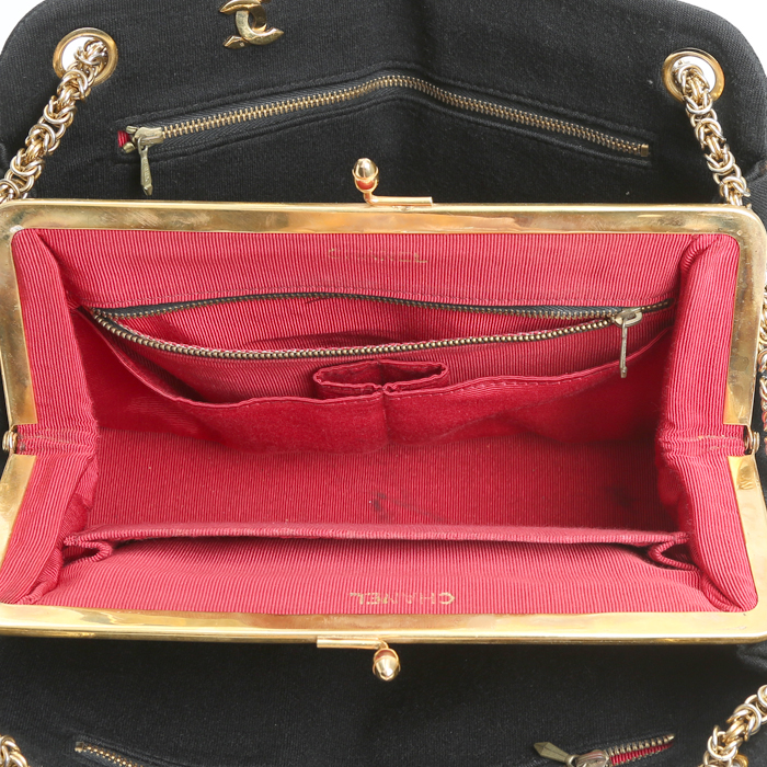 Chanel Vintage handbag in black chevrons canvas and black leather - Detail D3