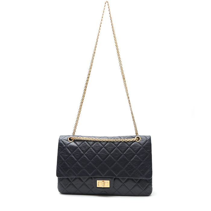 Sac à main Chanel Chanel 2.55 en cuir matelassé bleu-marine - Detail D2