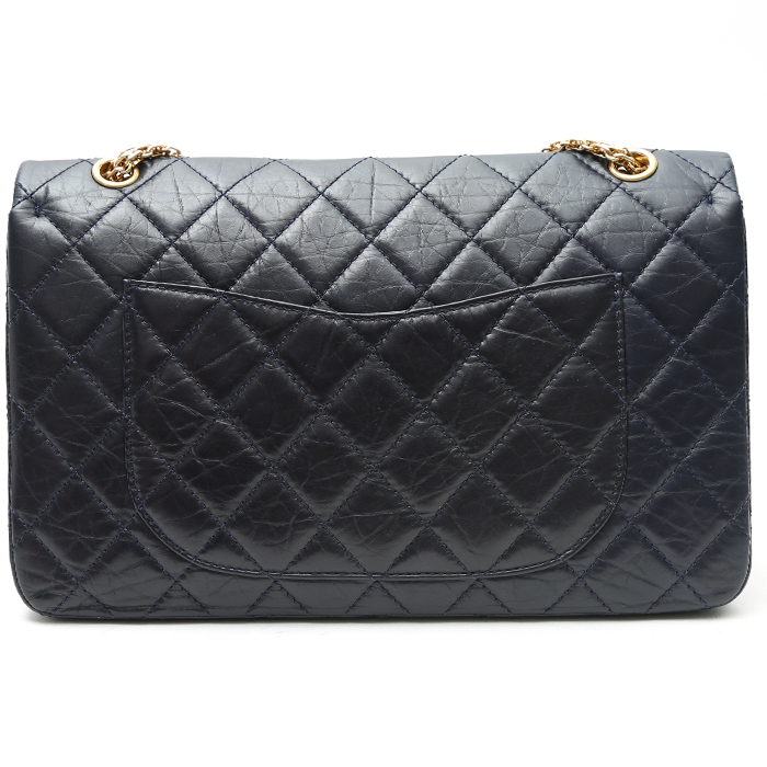 Sac à main Chanel Chanel 2.55 en cuir matelassé bleu-marine - Detail D8