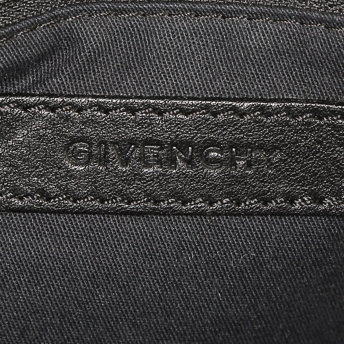 Bolso de mano Givenchy  Nightingale en cuero negro - Detail D4