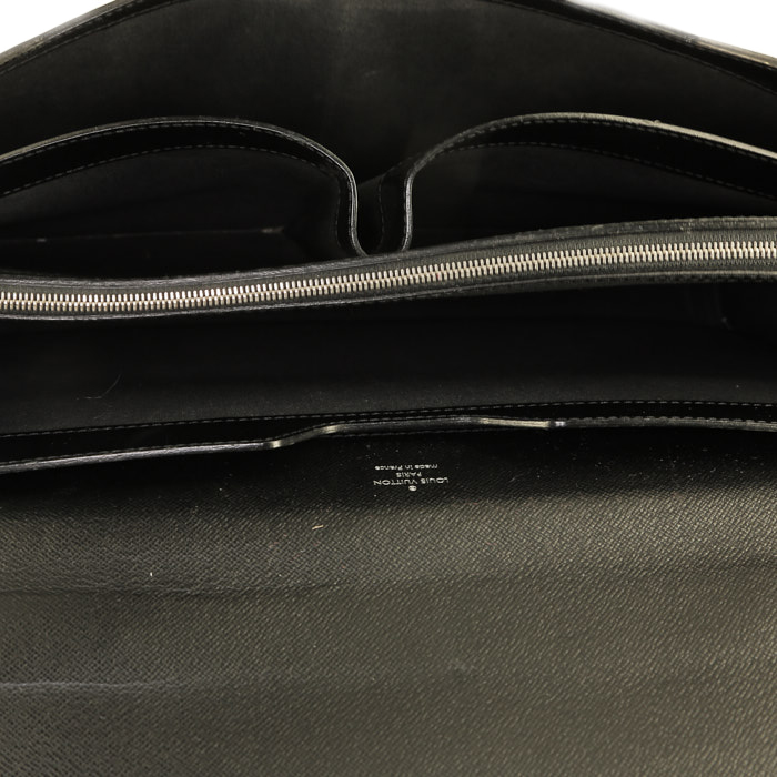 Porta-documentos Louis Vuitton  Robusto en cuero taiga negro - Detail D2