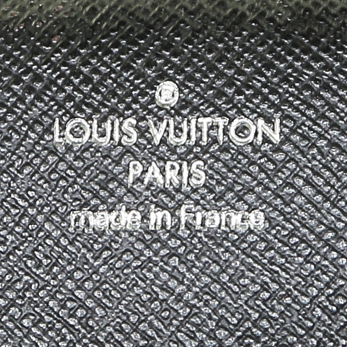 Louis Vuitton  Robusto briefcase  in black taiga leather - Detail D3