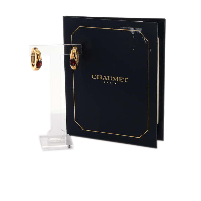 Paire de boucles d'oreilles Chaumet Gioia en or jaune et grenat - Detail D2