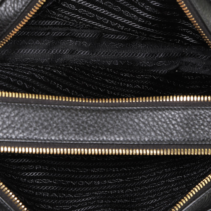 Prada   shoulder bag  in black leather - Detail D2
