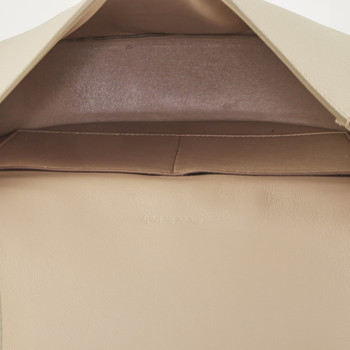 Sac bandoulière Celine Trotteur en cuir grainé beige - Detail D2