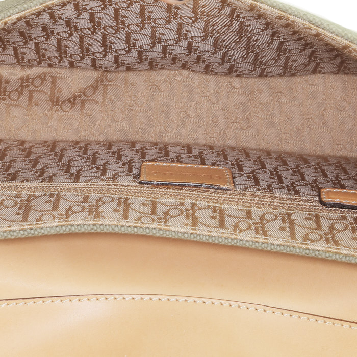 Bolso de mano Dior  Columbus Avenue en lona caqui y cuero color oro - Detail D2