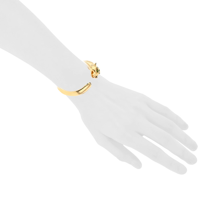 Opening Cartier Panthère bracelet in yellow gold, lacquer, onyx and tsavorites - Detail D1