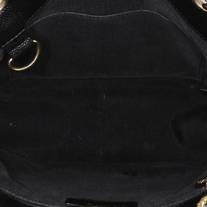 Chanel   handbag  in black quilted grained leather - Detail D2
