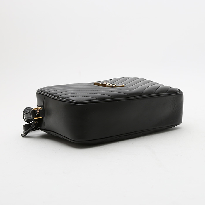 Saint Laurent Lou Sac Caméra shoulder bag in black quilted leather - Detail D5