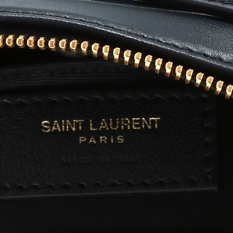 Saint Laurent Lou Sac Caméra shoulder bag in black quilted leather - Detail D9