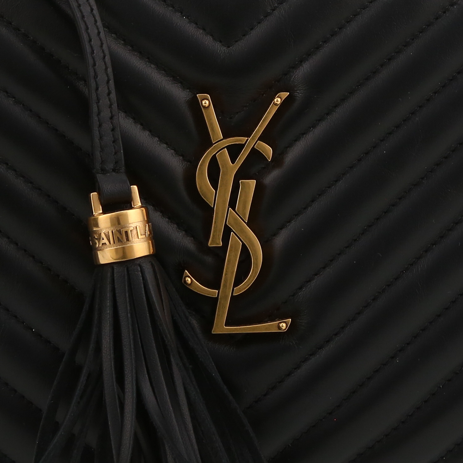 Saint Laurent  Lou Sac Caméra shoulder bag  in black quilted leather - Detail D1