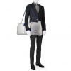 Bolso de fin de semana Louis Vuitton  Keepall Editions Limitées  x NBA  en cuero Monogram blanco y azul - Detail D2 thumbnail
