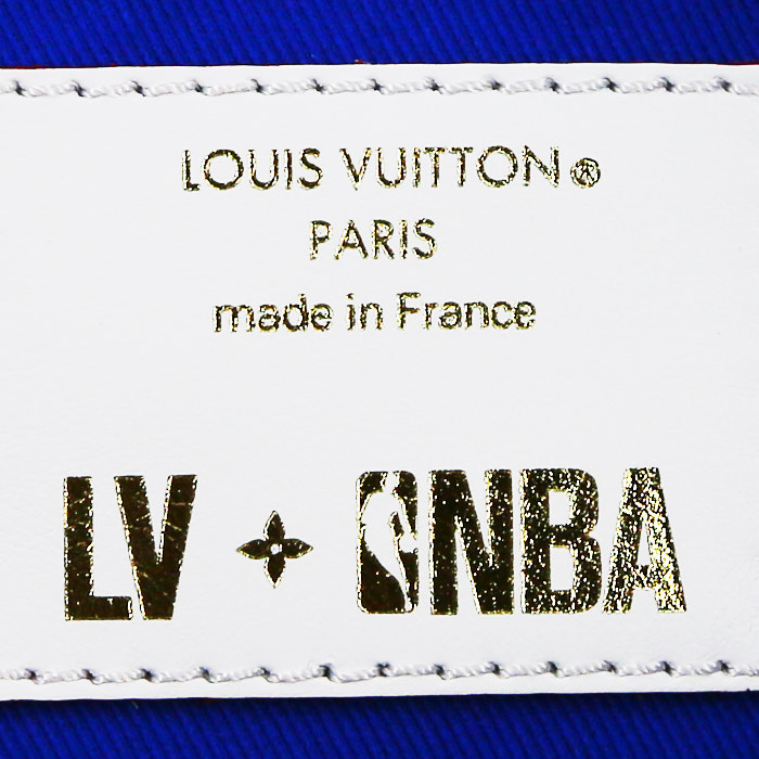 Sac de week end Louis Vuitton  Keepall Editions Limitées x NBA en cuir monogram blanc Antarctica et bleu - Detail D4
