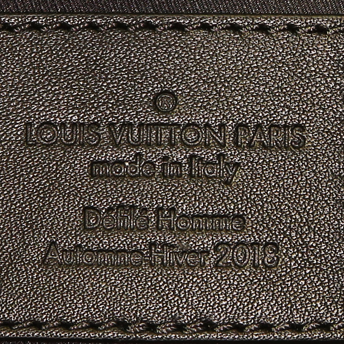 Louis Vuitton  Keepall Editions Limitées weekend bag  in brown monogram canvas  and black leather - Detail D4