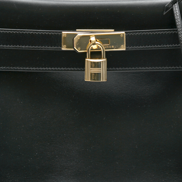 Bolso de mano Hermès  Kelly 32 cm en cuero box negro - Detail D1