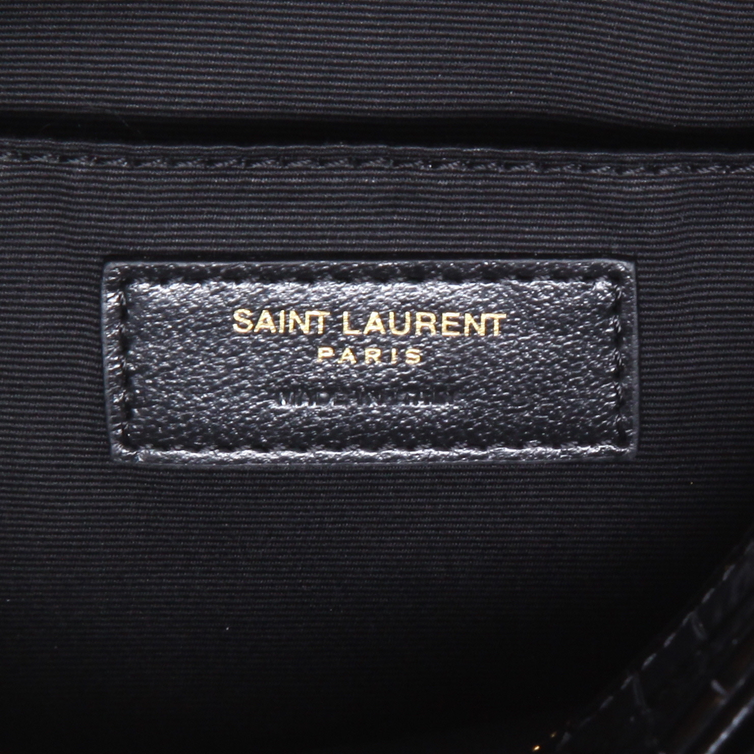 Saint Laurent Lou Sac Caméra shoulder bag in black leather - Detail D9