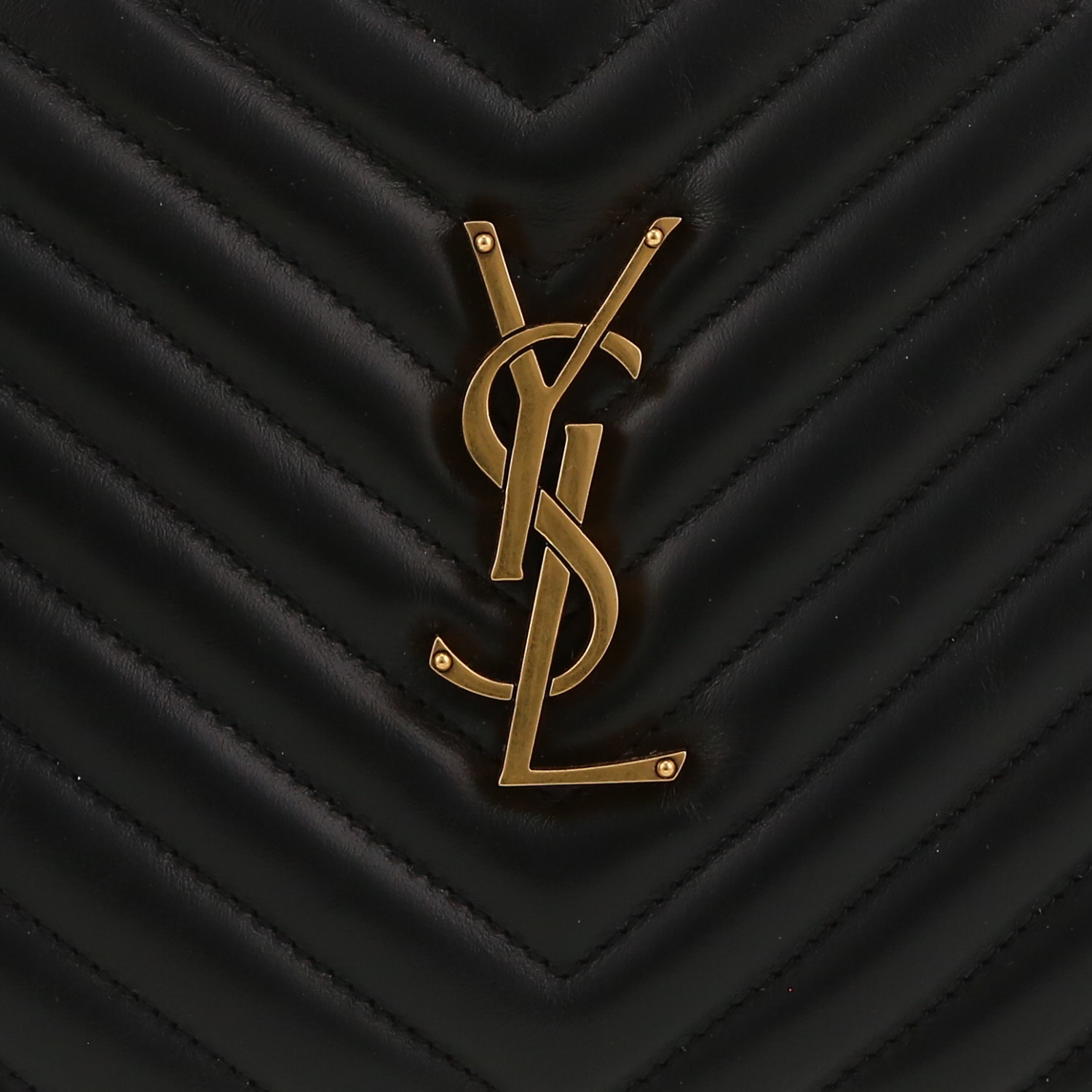 Saint Laurent  Lou Sac Caméra shoulder bag  in black quilted leather - Detail D1