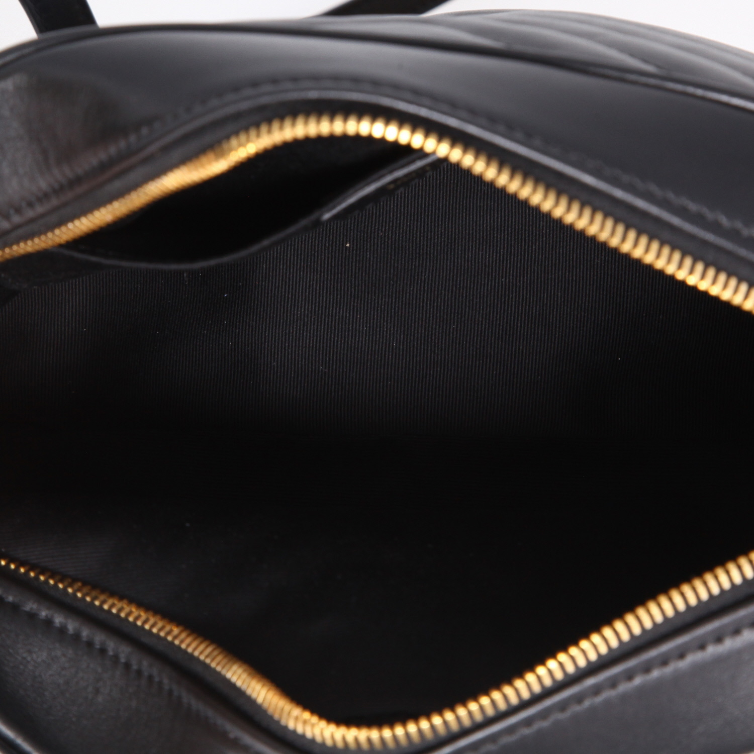 Borsa a tracolla Saint Laurent  Lou Sac Caméra in pelle trapuntata a zigzag nera - Detail D8