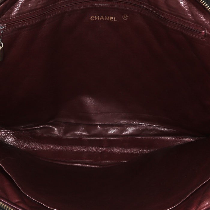Bolso de mano Chanel  Grand Shopping en cuero acolchado negro - Detail D2