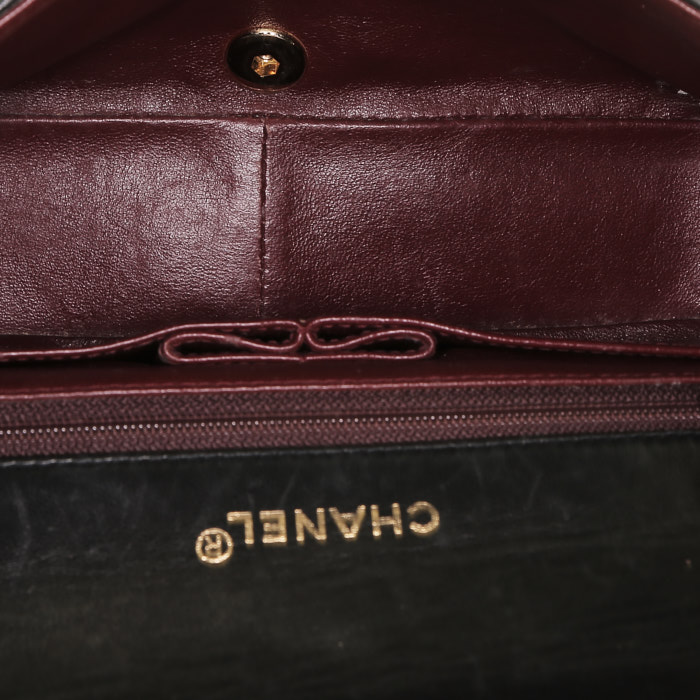 Chanel  Mademoiselle shoulder bag  in black quilted leather - Detail D2