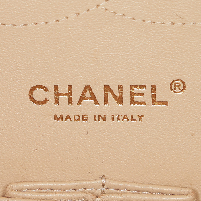 Bolso bandolera Chanel  Timeless Jumbo en cuero granulado acolchado beige - Detail D4