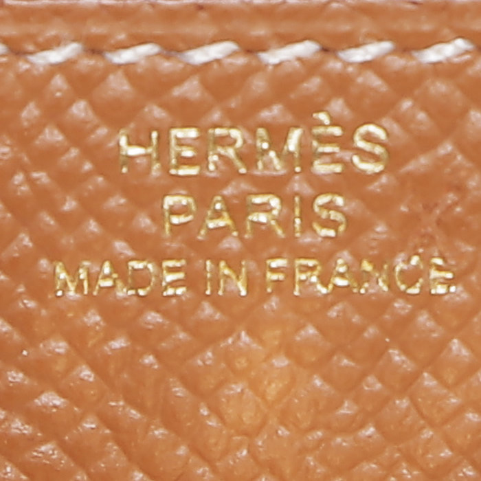 Hermès  Kelly To Go handbag/clutch  in gold epsom leather - Detail D3