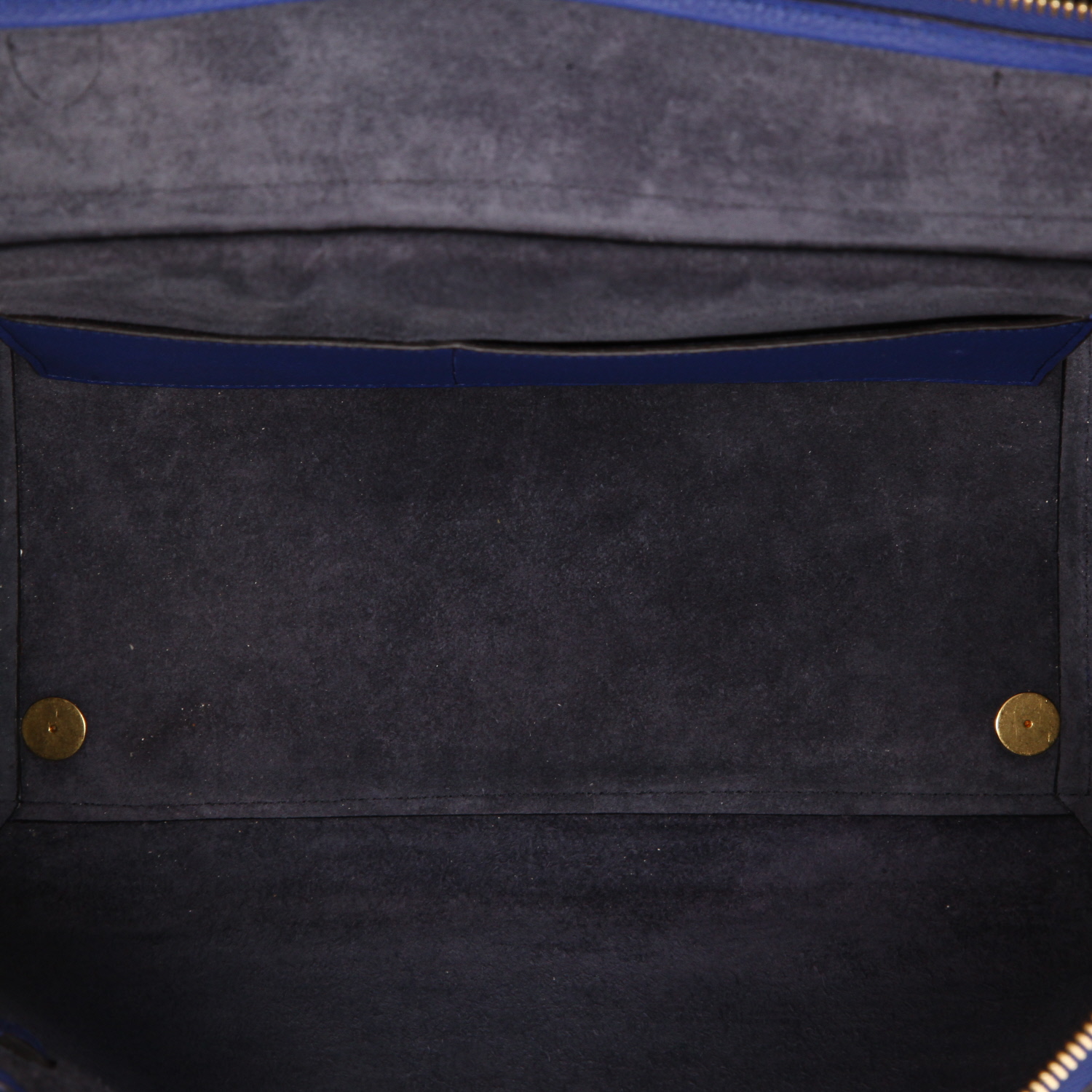 Bolso de mano Celine  Belt modelo mediano  en cuero granulado azul - Detail D3