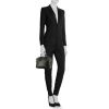 Sac porté épaule ou main Givenchy  Antigona moyen modèle  en cuir noir - Detail D1 thumbnail