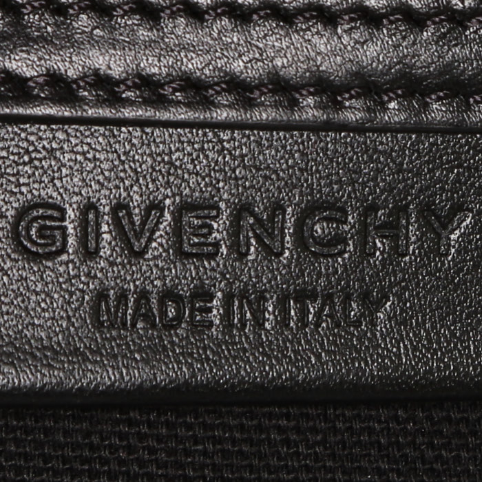 Givenchy  Antigona medium model  bag worn on the shoulder or carried in the hand  in black leather - Detail D4