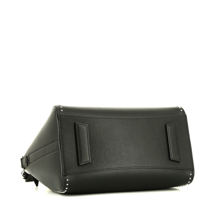 Givenchy  Antigona medium model  bag worn on the shoulder or carried in the hand  in black leather - Detail D5