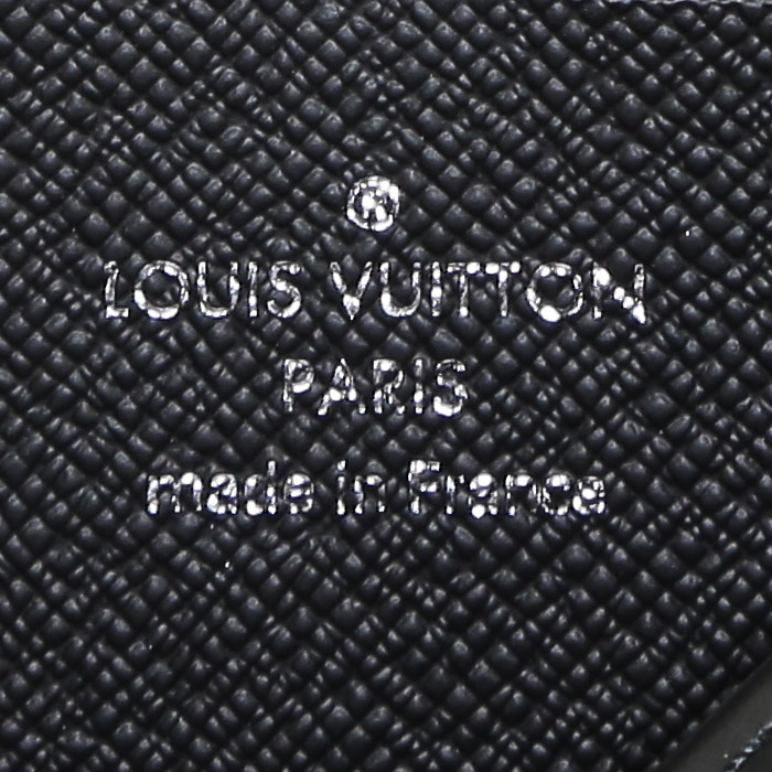 Bolsito de mano Louis Vuitton  Pochette Voyage en lona Monogram negra y gris y cuero negro - Detail D3