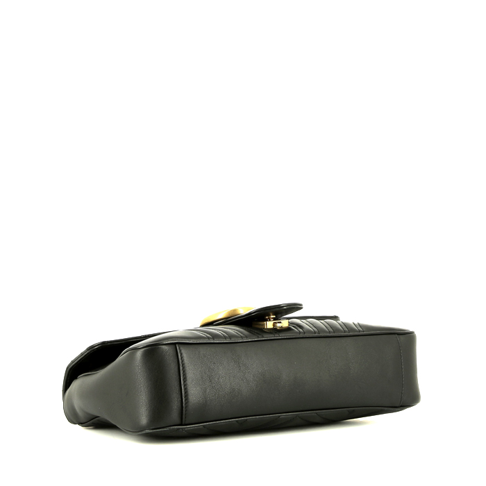 Bolso bandolera Gucci  GG Marmont modelo grande  en cuero acolchado negro - Detail D5