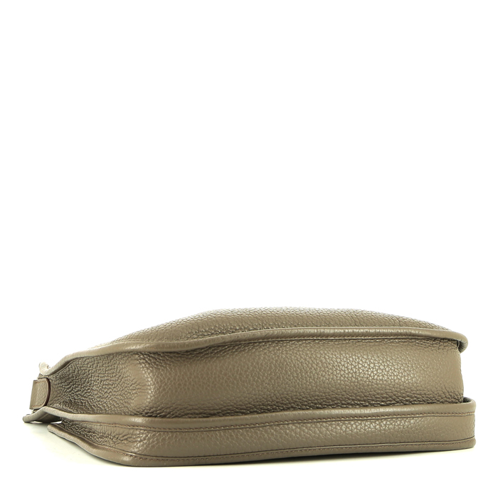 Bolso bandolera Hermès  Evelyne en cuero togo gris tórtola - Detail D5