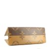 Louis Vuitton  Onthego medium model  shopping bag  in brown and beige monogram leather - Detail D5 thumbnail