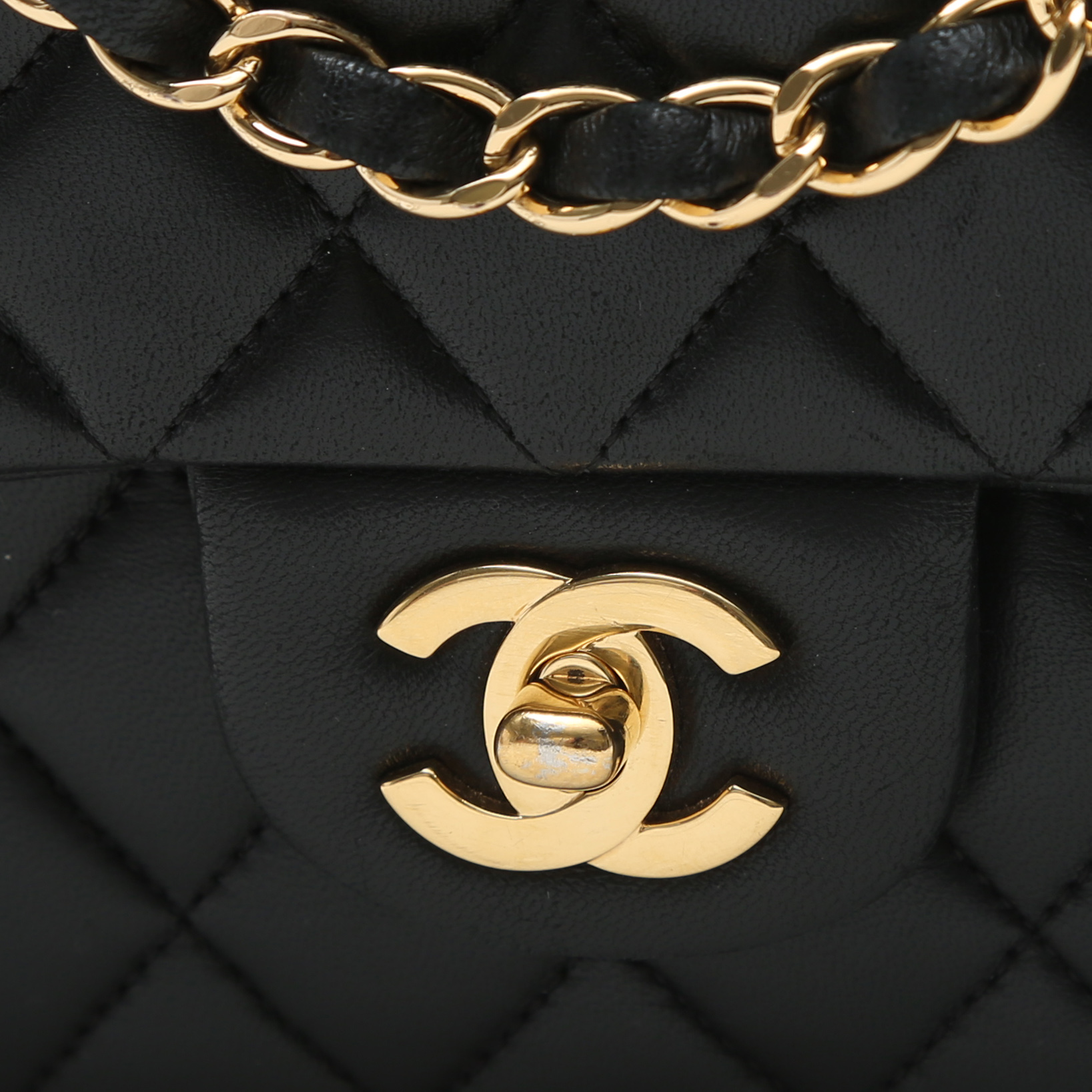 Sac à main Chanel  Timeless Classic en cuir matelassé noir - Detail D1
