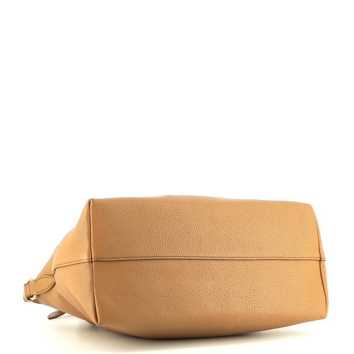 Bolso de mano Prada   en cuero granulado color oro - Detail D5