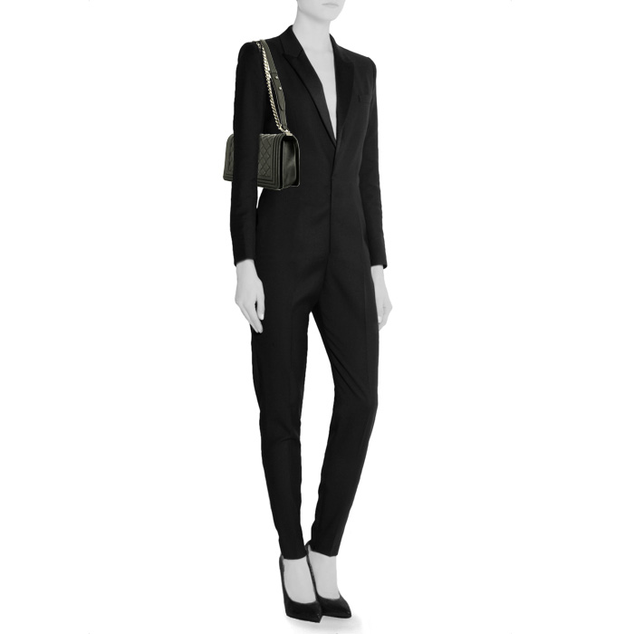 Sac bandoulière Chanel  Boy moyen modèle  en cuir matelassé noir - Detail D1