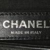 Bolso bandolera Chanel  Boy modelo mediano  en cuero acolchado negro - Detail D4 thumbnail