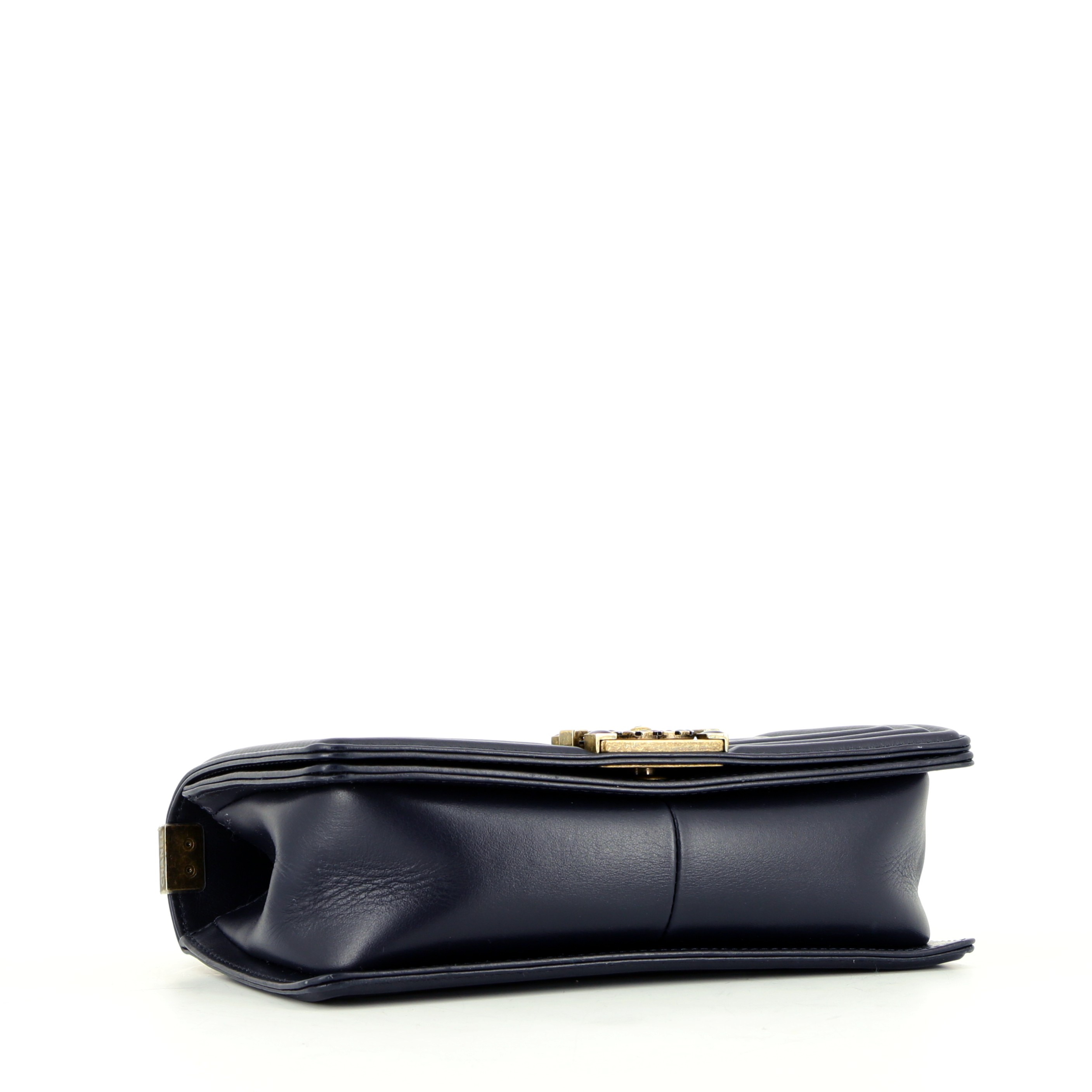 Chanel Boy shoulder bag in navy blue quilted leather - Detail D5