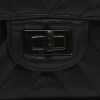 Chanel  Chanel 2.55 shoulder bag  in black chevron quilted leather - Detail D1 thumbnail