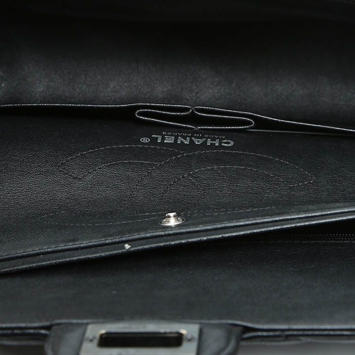 Bolso bandolera Chanel Chanel 2.55 en cuero acolchado con motivos de espigas negro - Detail D2