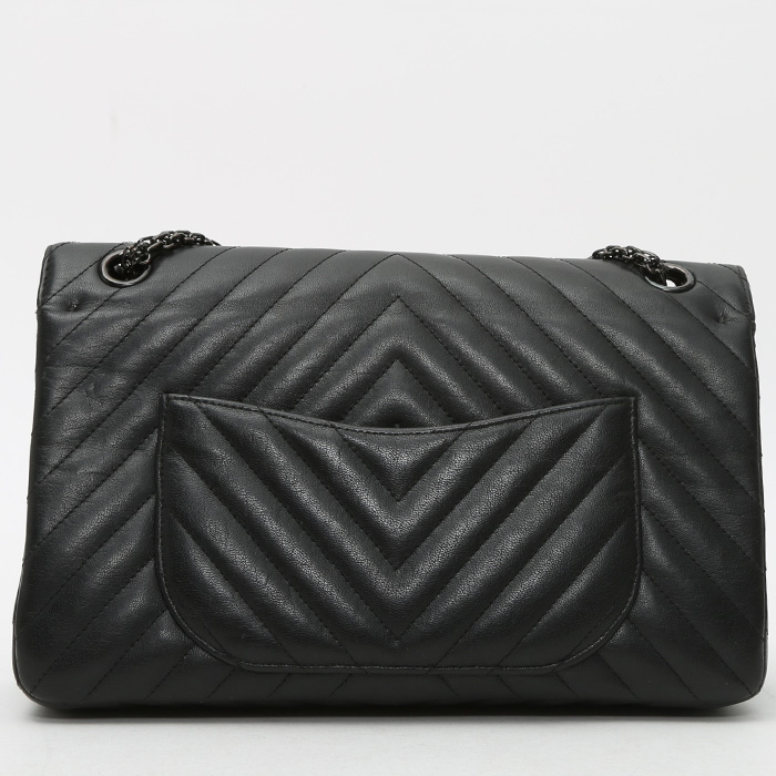 Bolso bandolera Chanel Chanel 2.55 en cuero acolchado con motivos de espigas negro - Detail D7