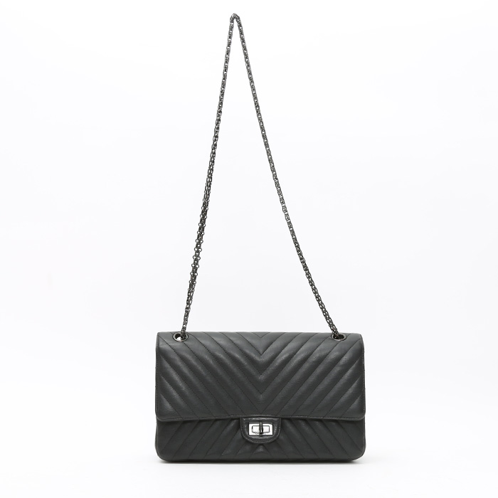 Bolso bandolera Chanel Chanel 2.55 en cuero acolchado con motivos de espigas negro - Detail D8