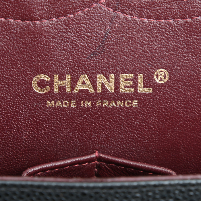 Borsa a tracolla Chanel  Timeless Jumbo in pelle martellata e trapuntata nera - Detail D4