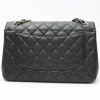 Chanel  Timeless Jumbo shoulder bag  in black quilted grained leather - Detail D8 thumbnail