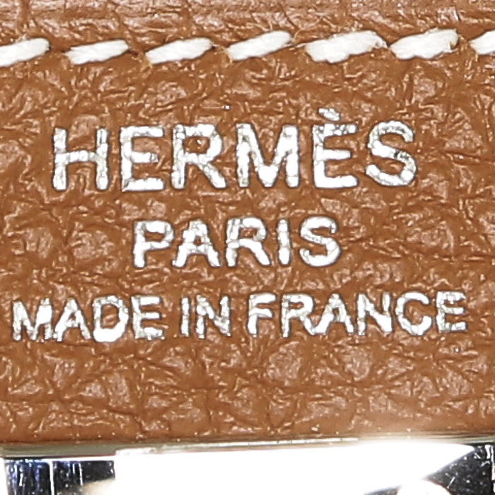 Bolso de mano Hermès  Kelly 25 cm en cuero togo color oro - Detail D4