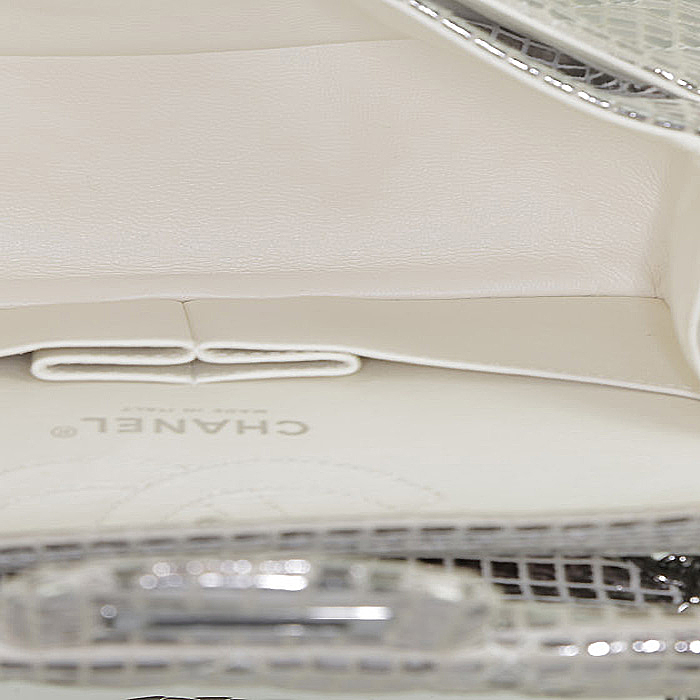 Bolso bandolera Chanel  Chanel 2.55 en cuero acolchado plateado - Detail D3