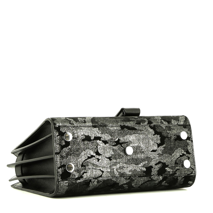 Bolso de mano Saint Laurent  Sac de jour Nano en cuero negro y plateado - Detail D5