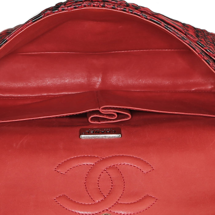 Bolso de mano Chanel  Timeless Classic en piel de pitón bicolor roja y negra - Detail D3