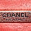 Bolso de mano Chanel  Timeless Classic en piel de pitón bicolor roja y negra - Detail D4 thumbnail